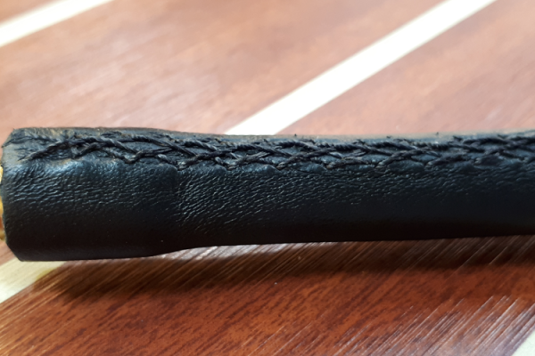 Lederbezogener Schwanenhals